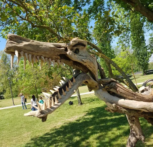 Sculture lignee del parco